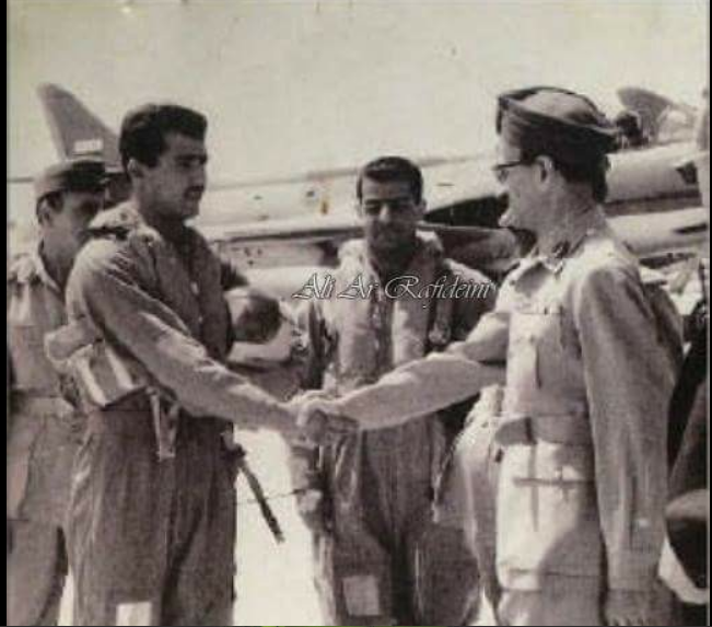 رئيس الجمهورية يودع السرب السادس عند تنقله الى قاعدة الوليد الجوية 1967